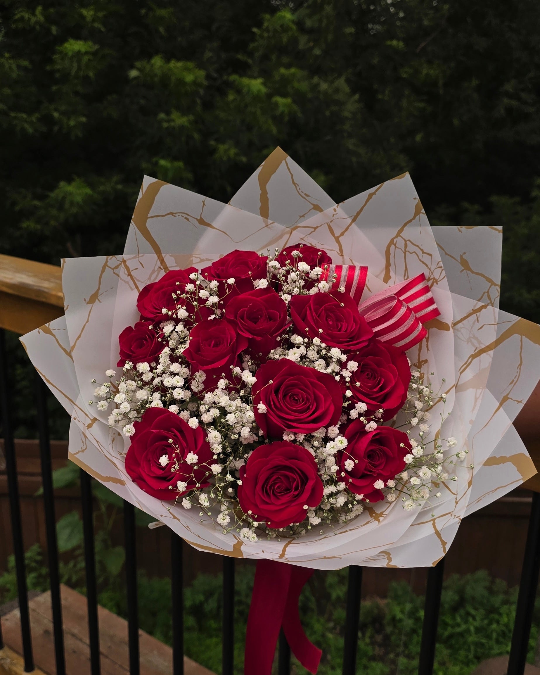 • Roses